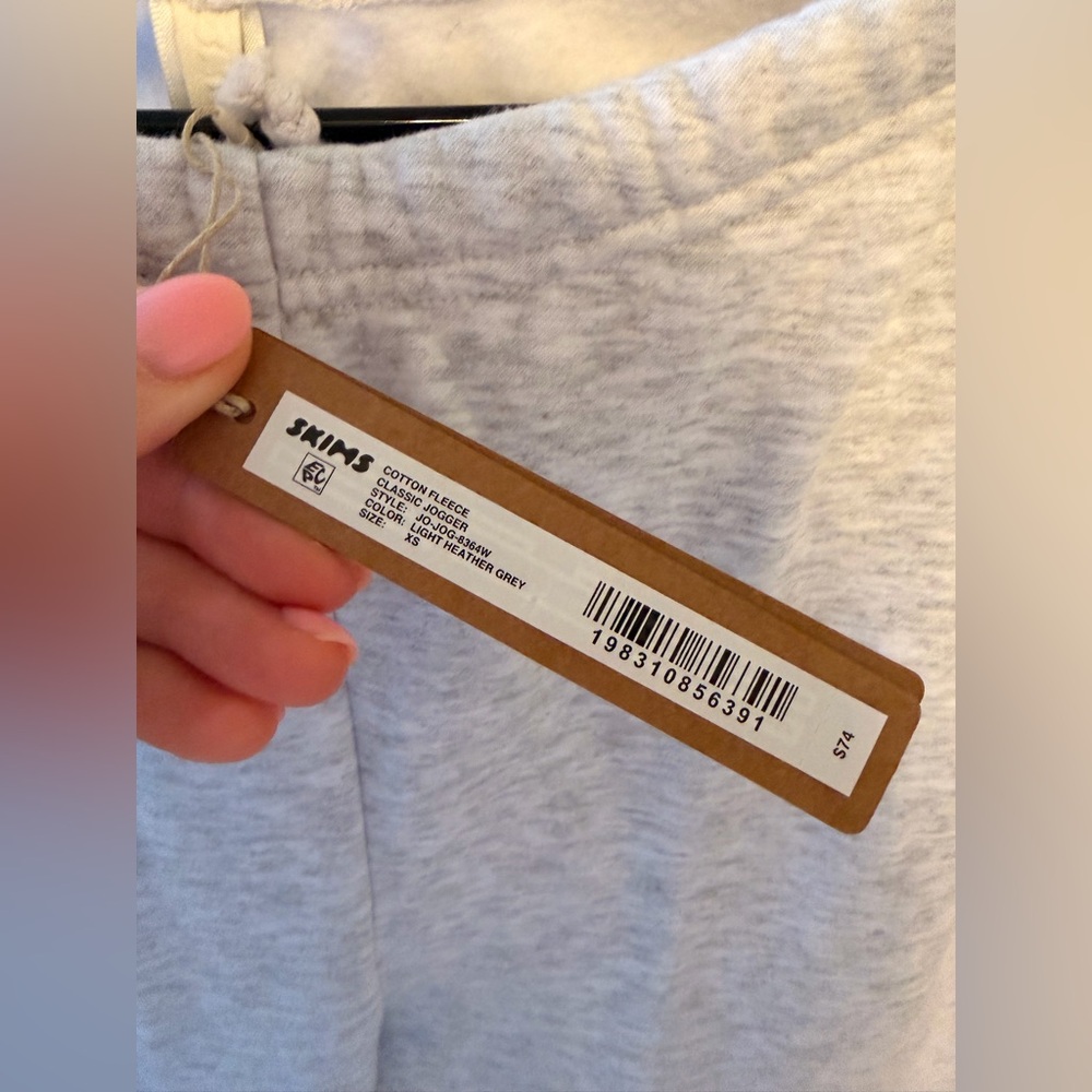 SKIMS Cotton Fleece Classic Jogger in Light Heather Grey; Size XS - Picture 6 of 8